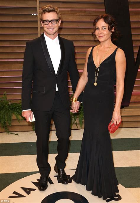 actor simon baker and wife.